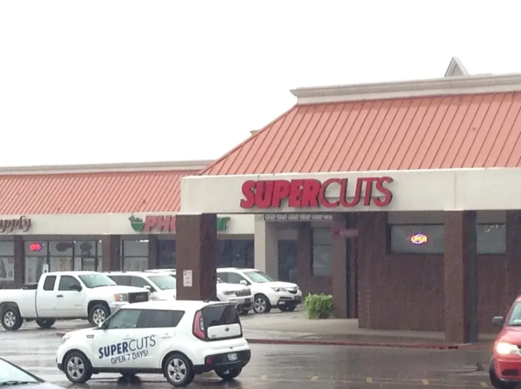 SUPERCUTS — Hair salon in Oklahoma City